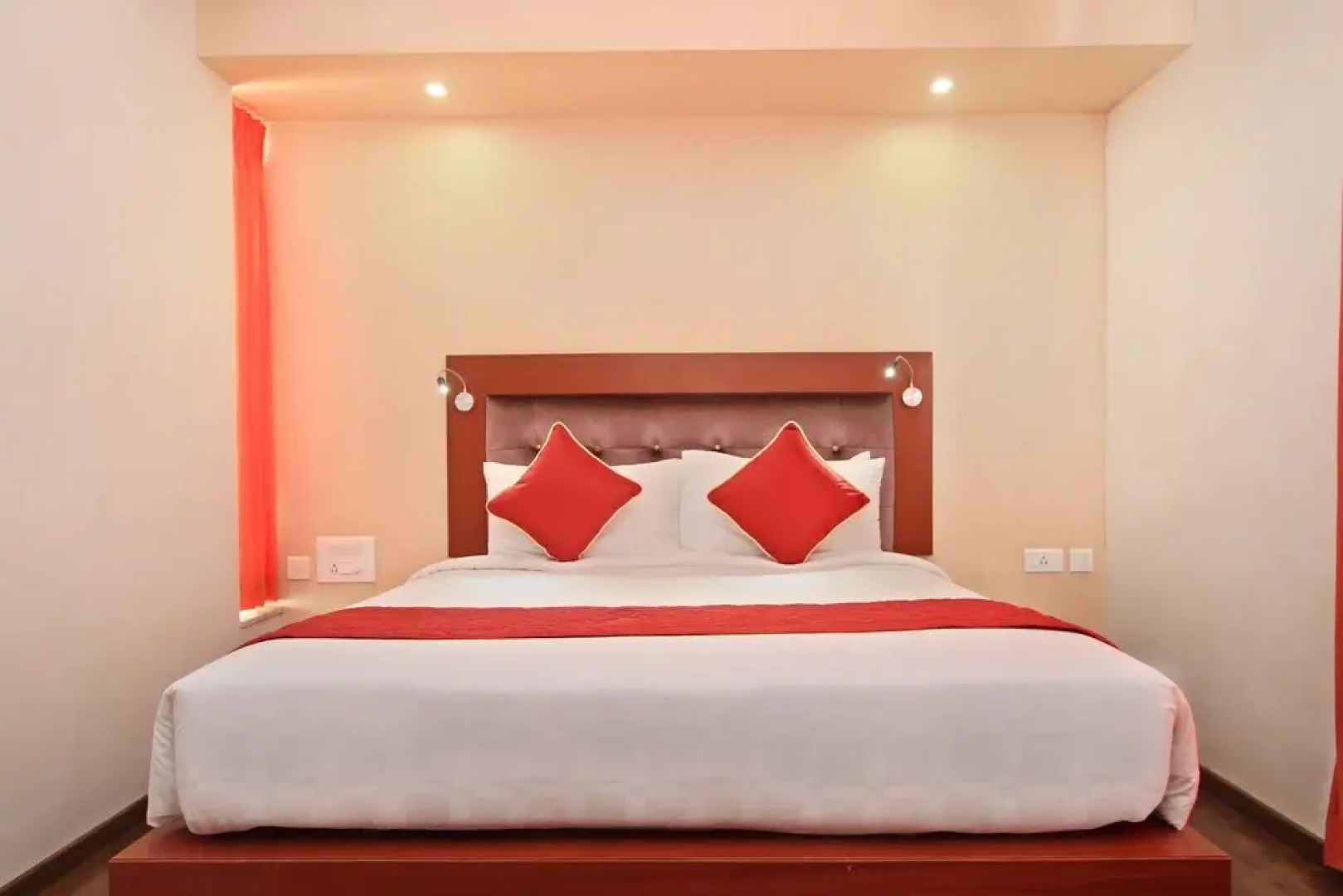 OYO 10002 Hotel Canary Hop