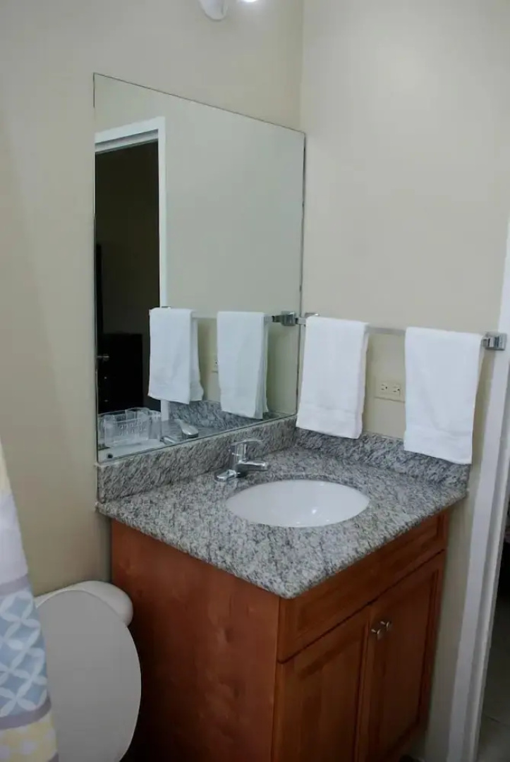 The Discovery Bay Lux Apartment