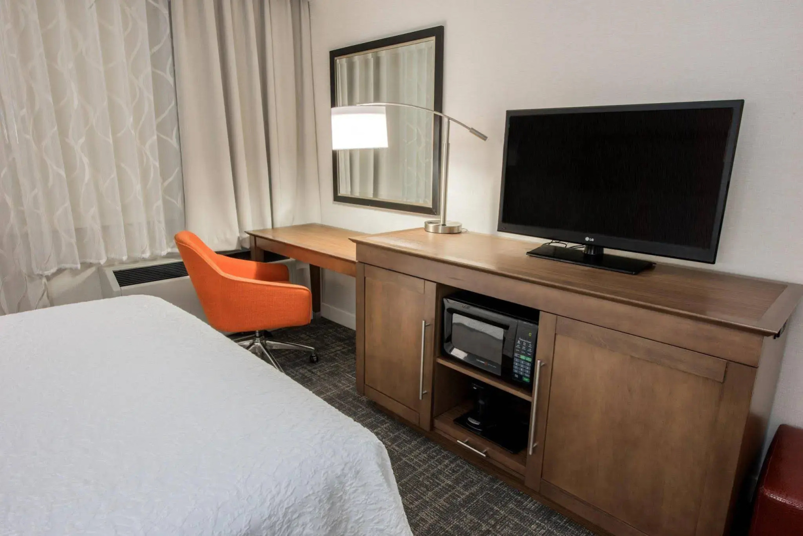 Holiday Inn Express-Western Avenue University