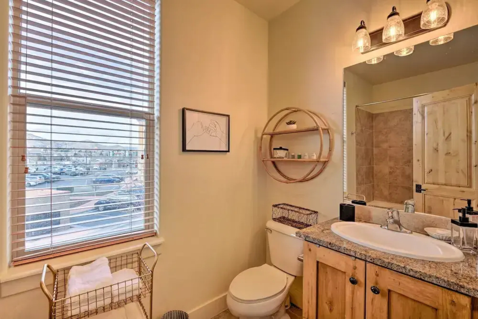 Walkable Park Mountain Getaway: Hot Tub & Views!