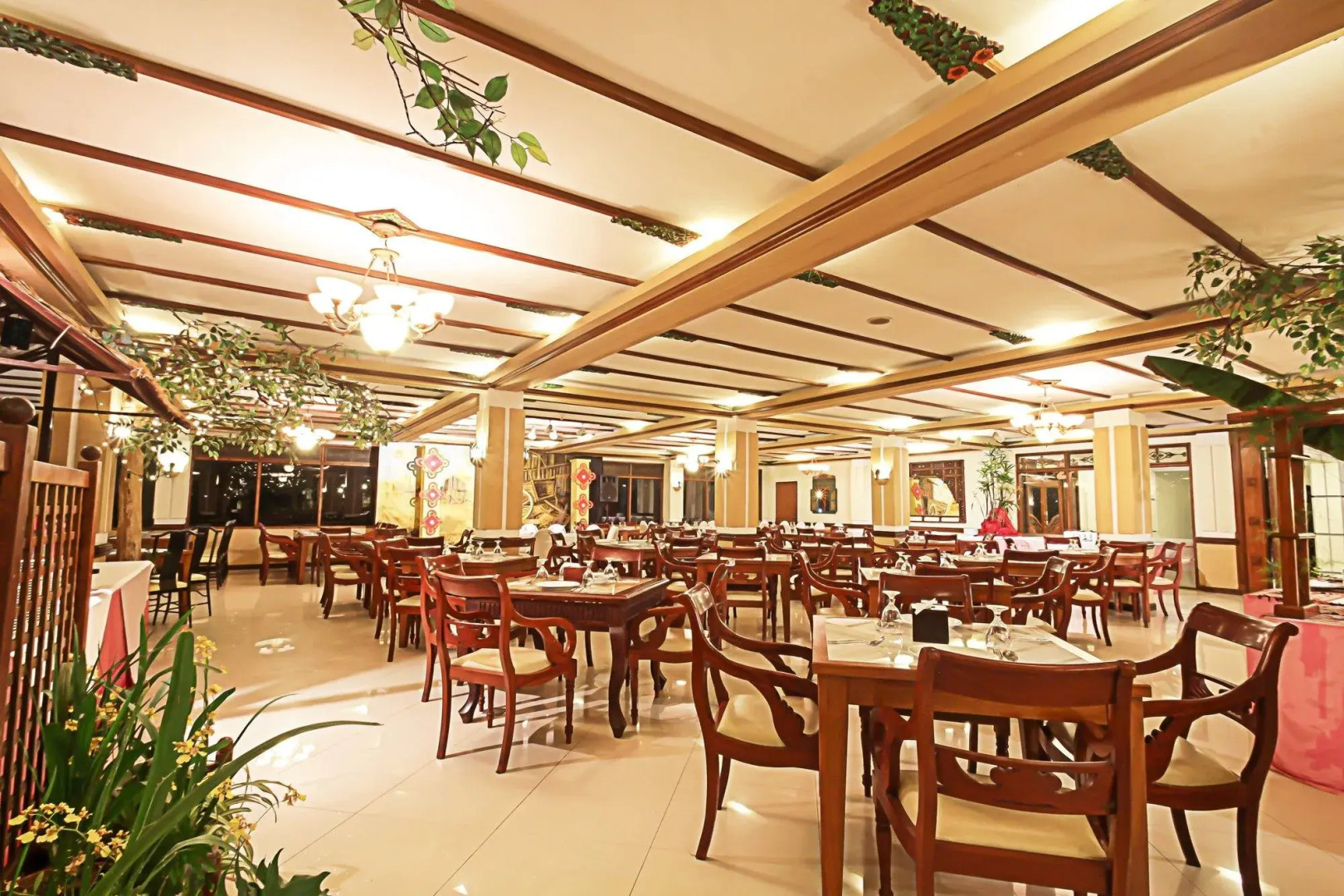 Royal Hotel and Villa Batu