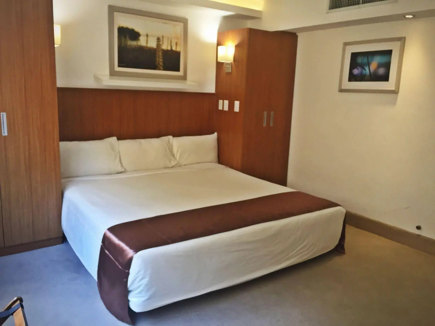 Weston Suites & Hotel