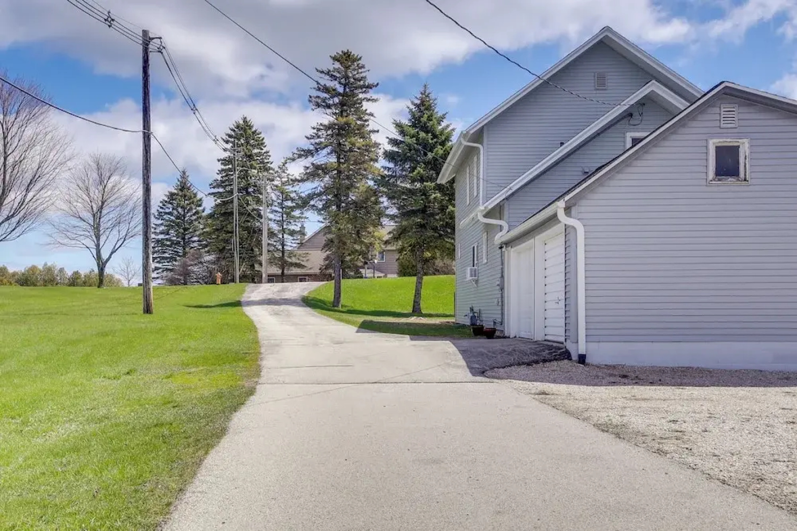 Algoma Retreat: Near Beach, Game Room, Yard