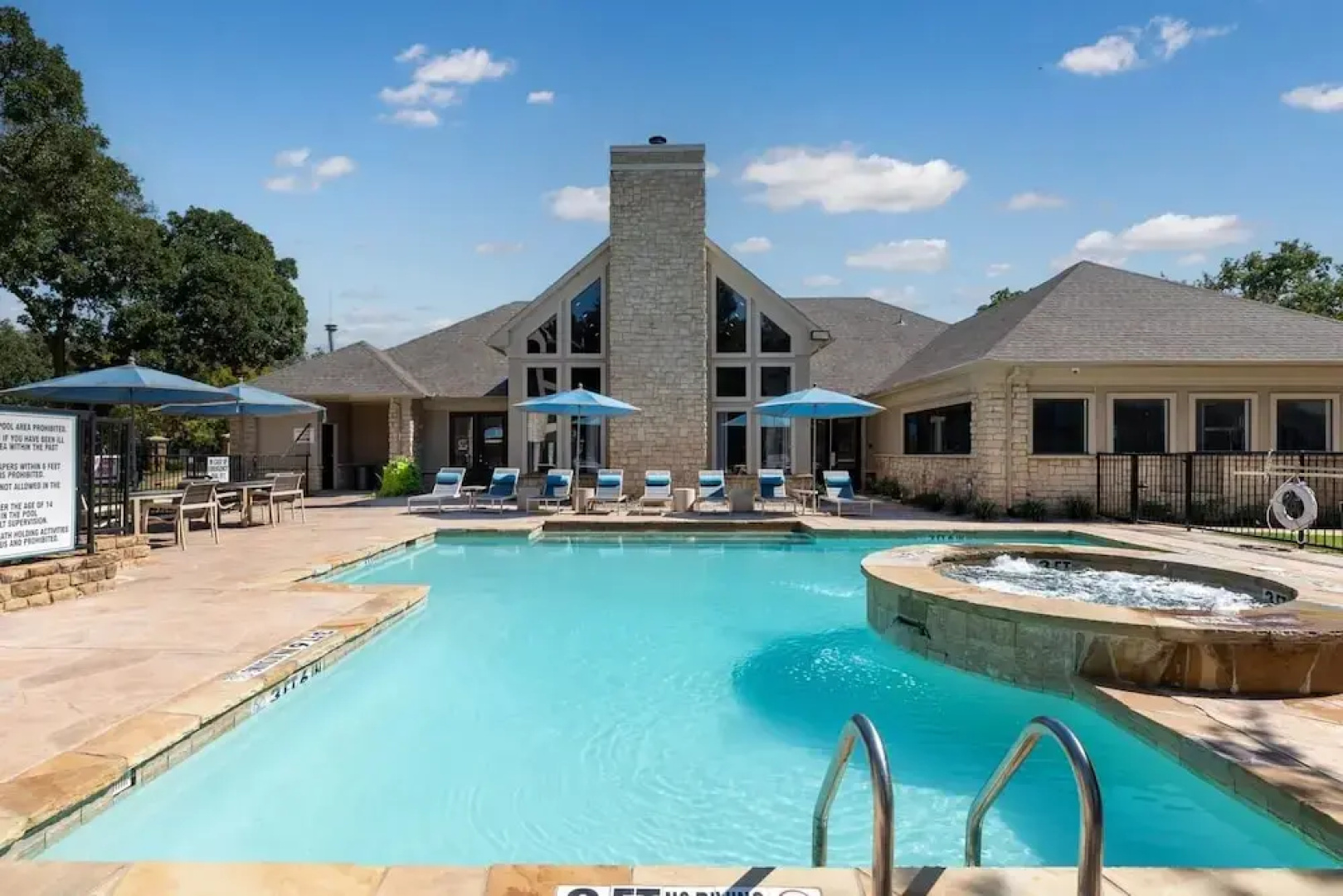 Landing Apartments - Lewisville