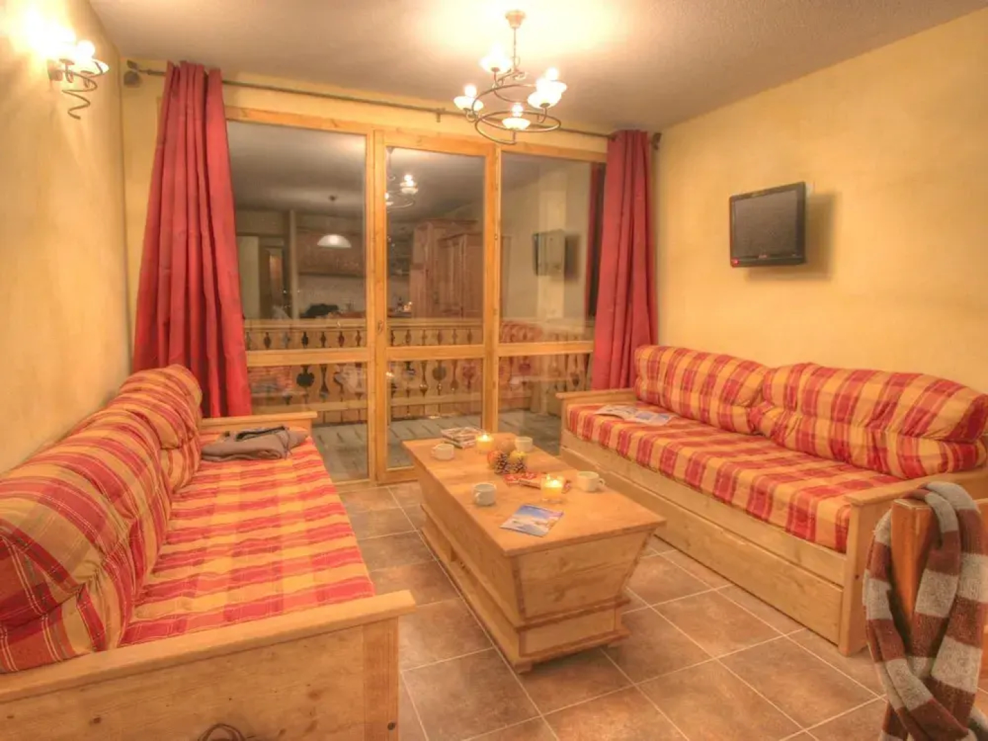 Spacious Apartment in French-italian ski Resort San Bernardo