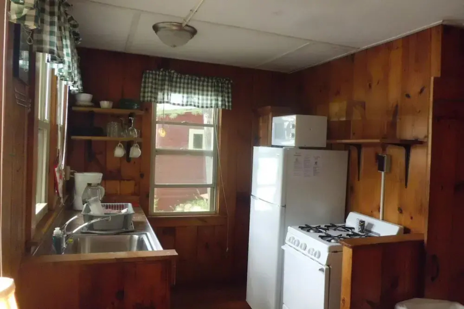 Hide-a-way Waterfront Cottages