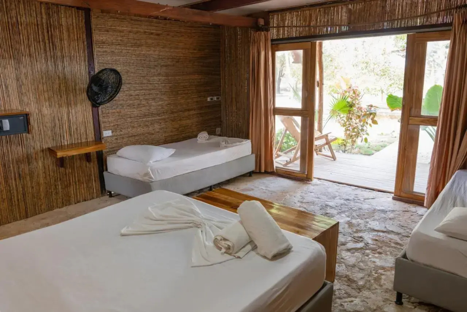 La Playita Hotel