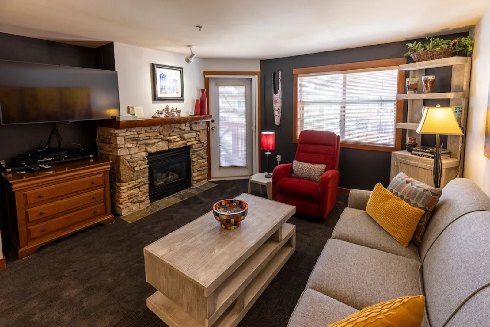 3402 - One Bedroom + Den Deluxe Powderhorn Lodge 1 Condo by RedAwning