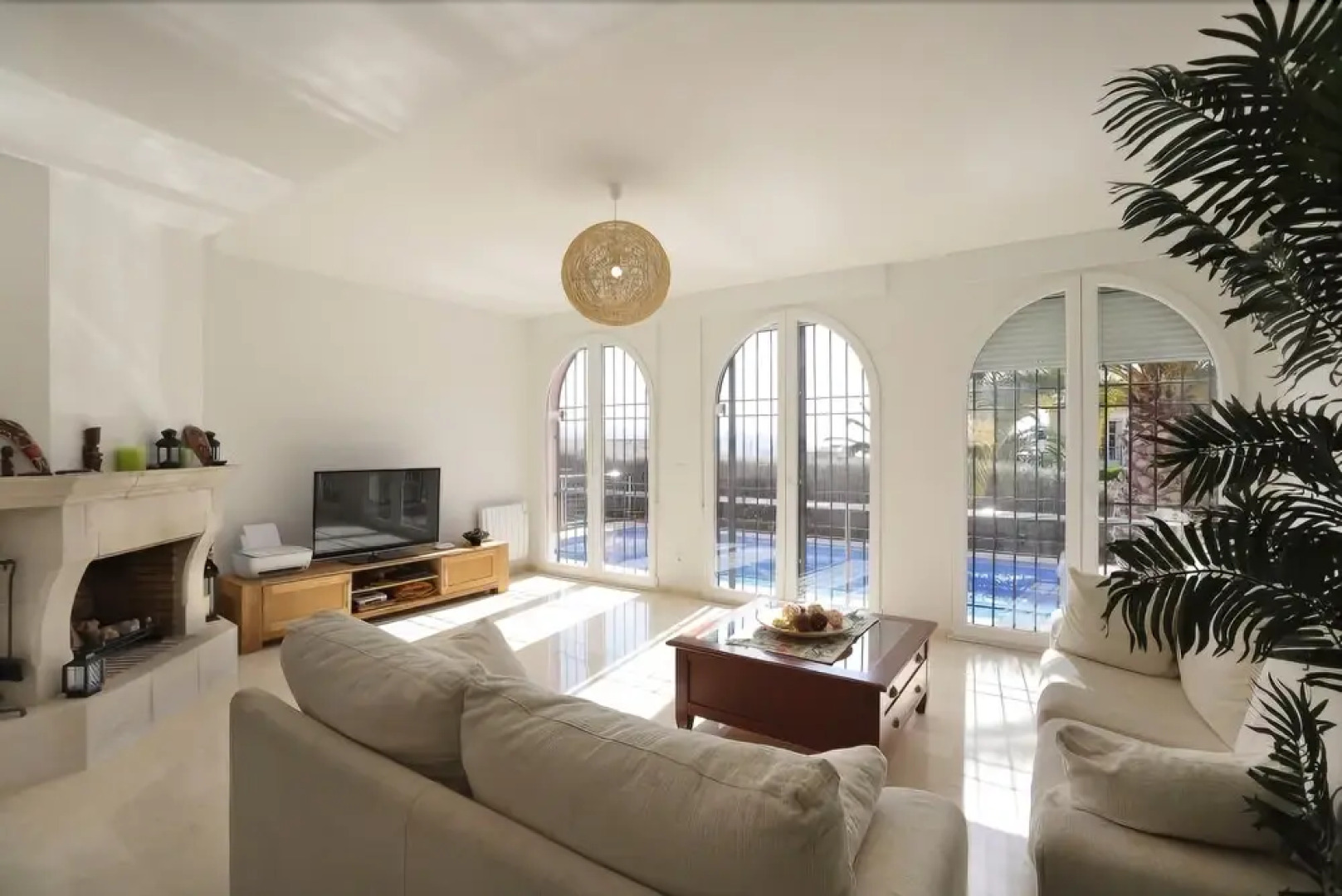 Luxury Villa Located In The Exclusive Area Of Finestra