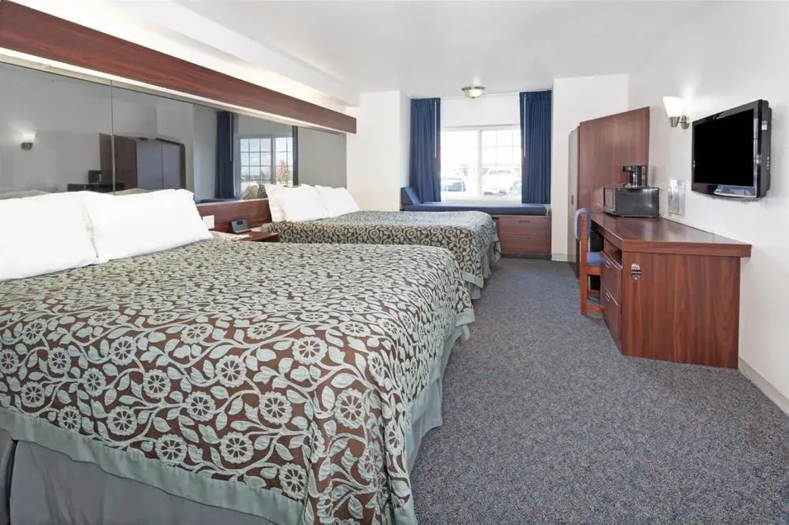 Days Inn and Suites by Wyndham Greeley