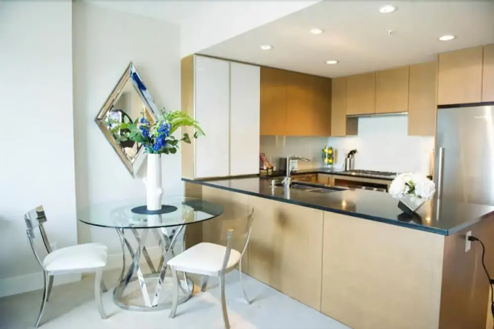 Executive Suites by Roseman - Luna