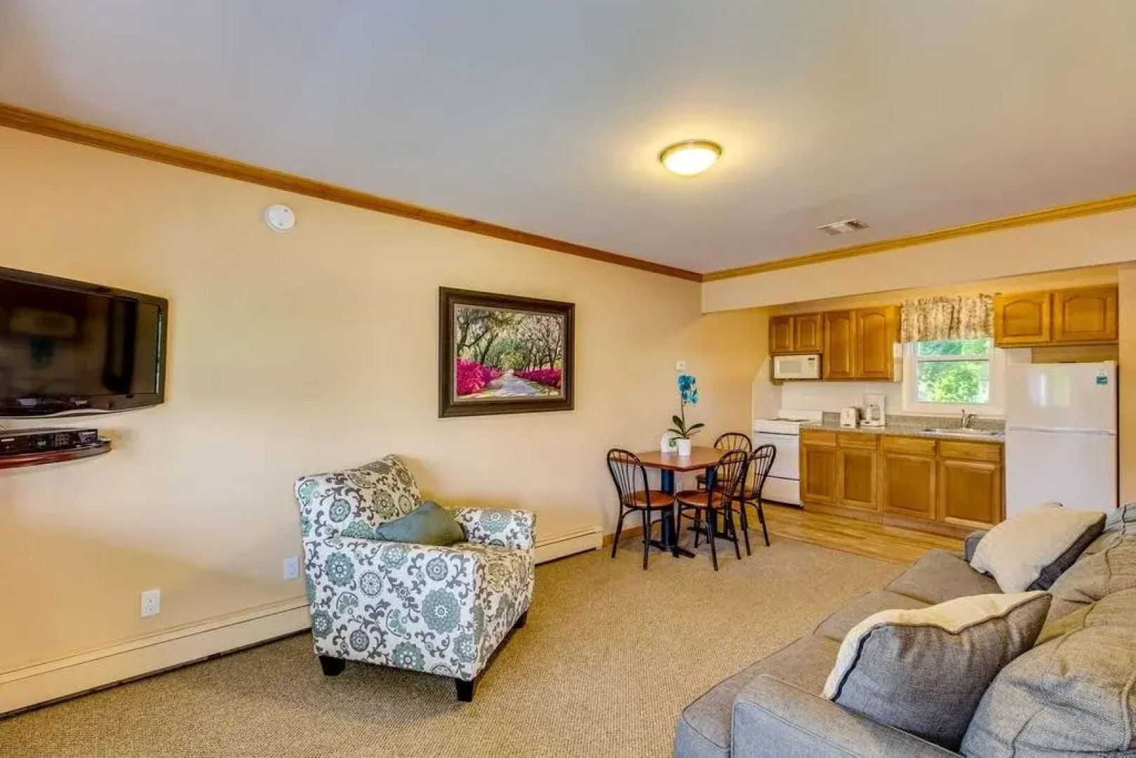 Colonial Shores Resort