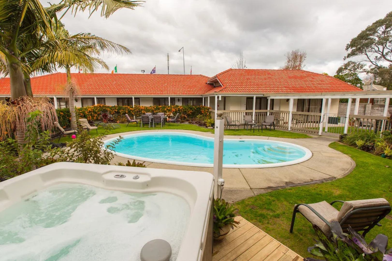 Summit Motor Lodge