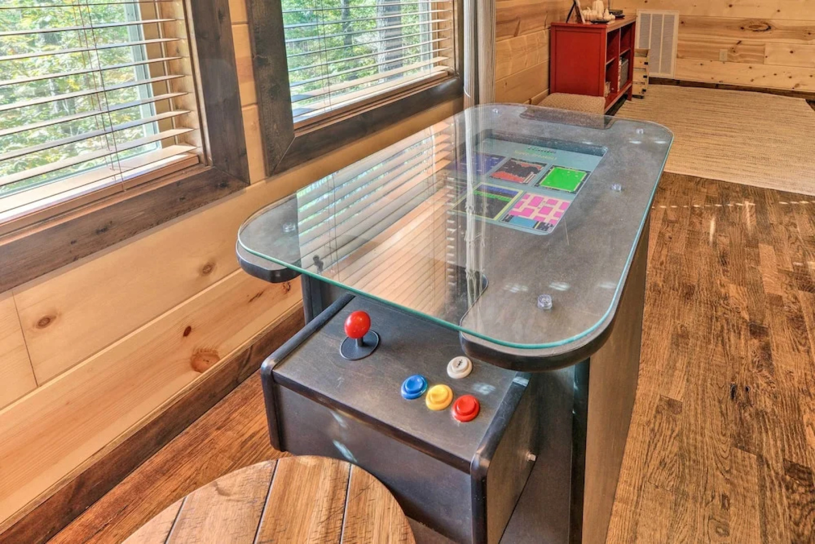 Broken Bow Escape w/ Hot Tub & Basketball Court!