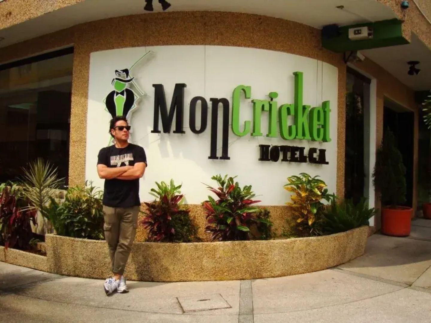 Mon Cricket Hotel