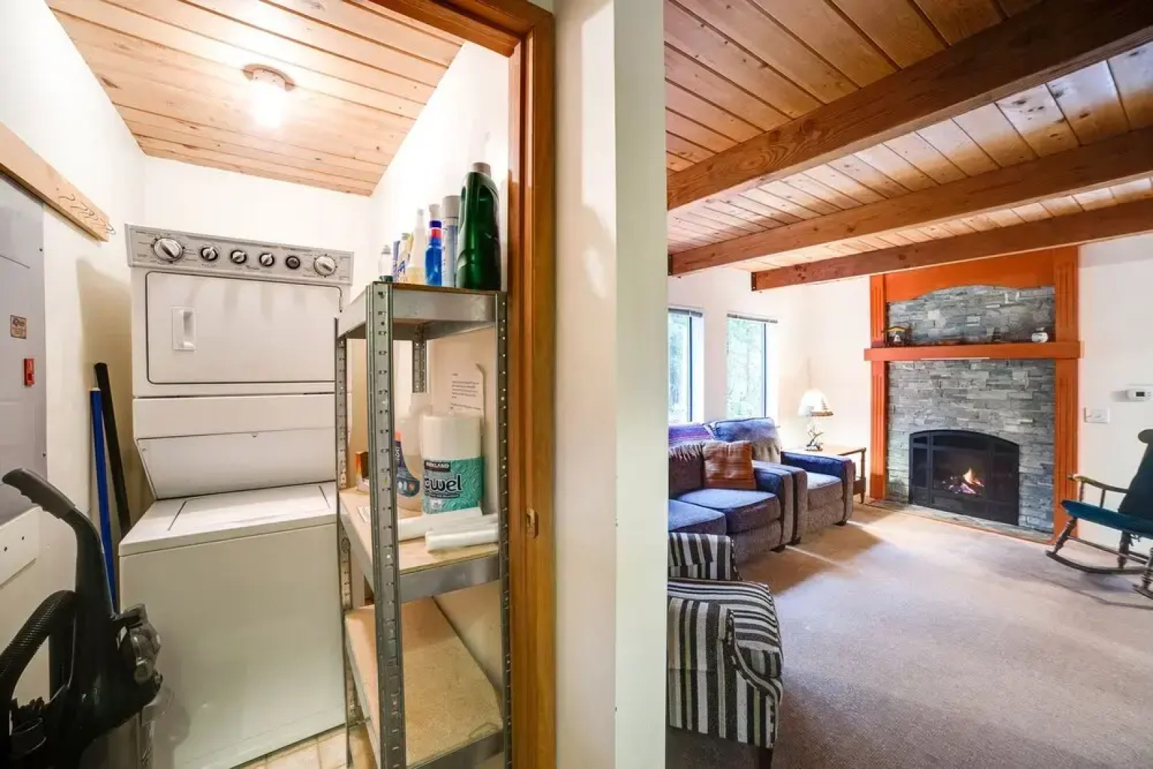 67MF- Hot Tub - Pets Ok - BBQ - Sleeps 5