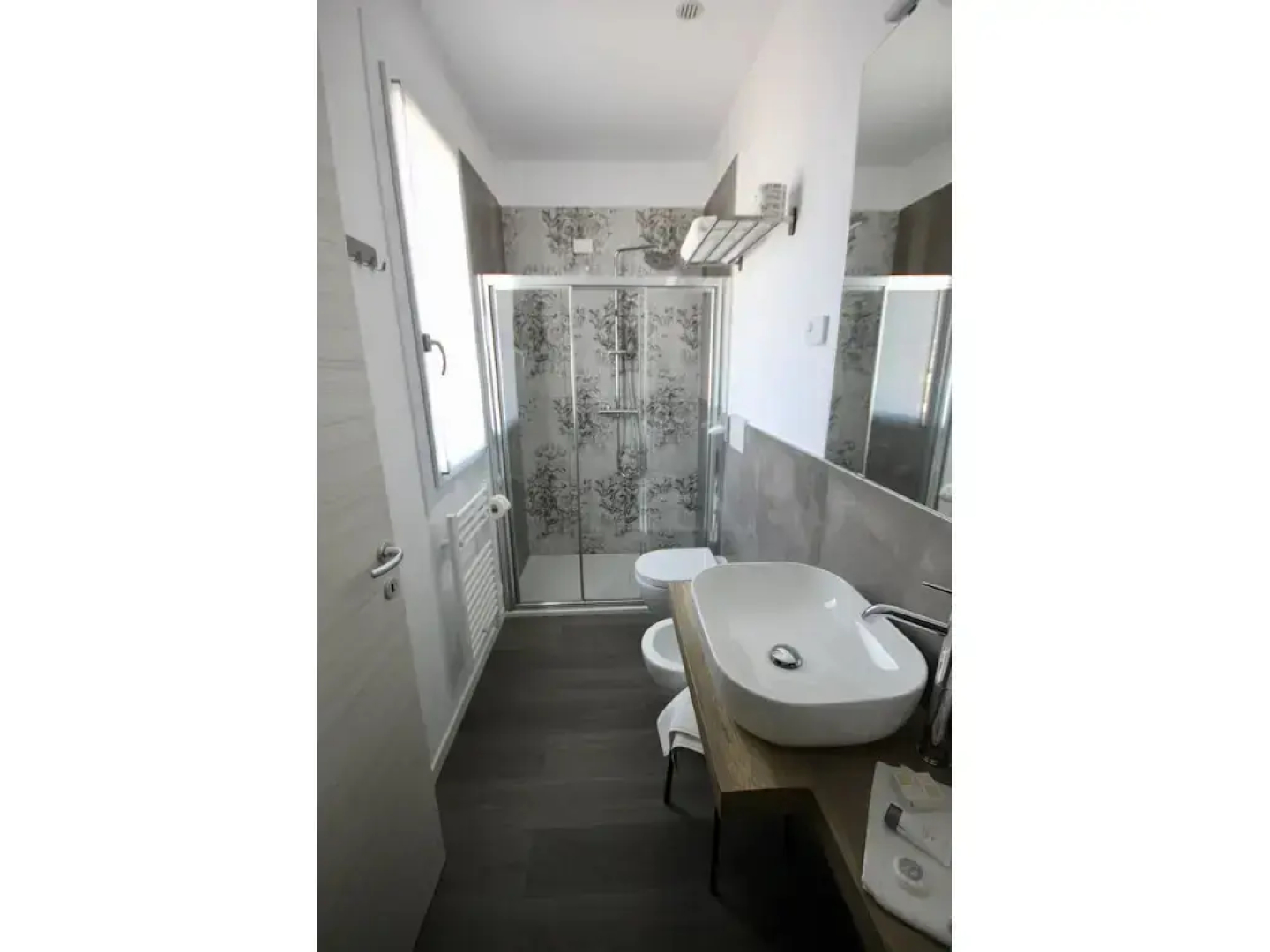 Pove 2.4 Hotel