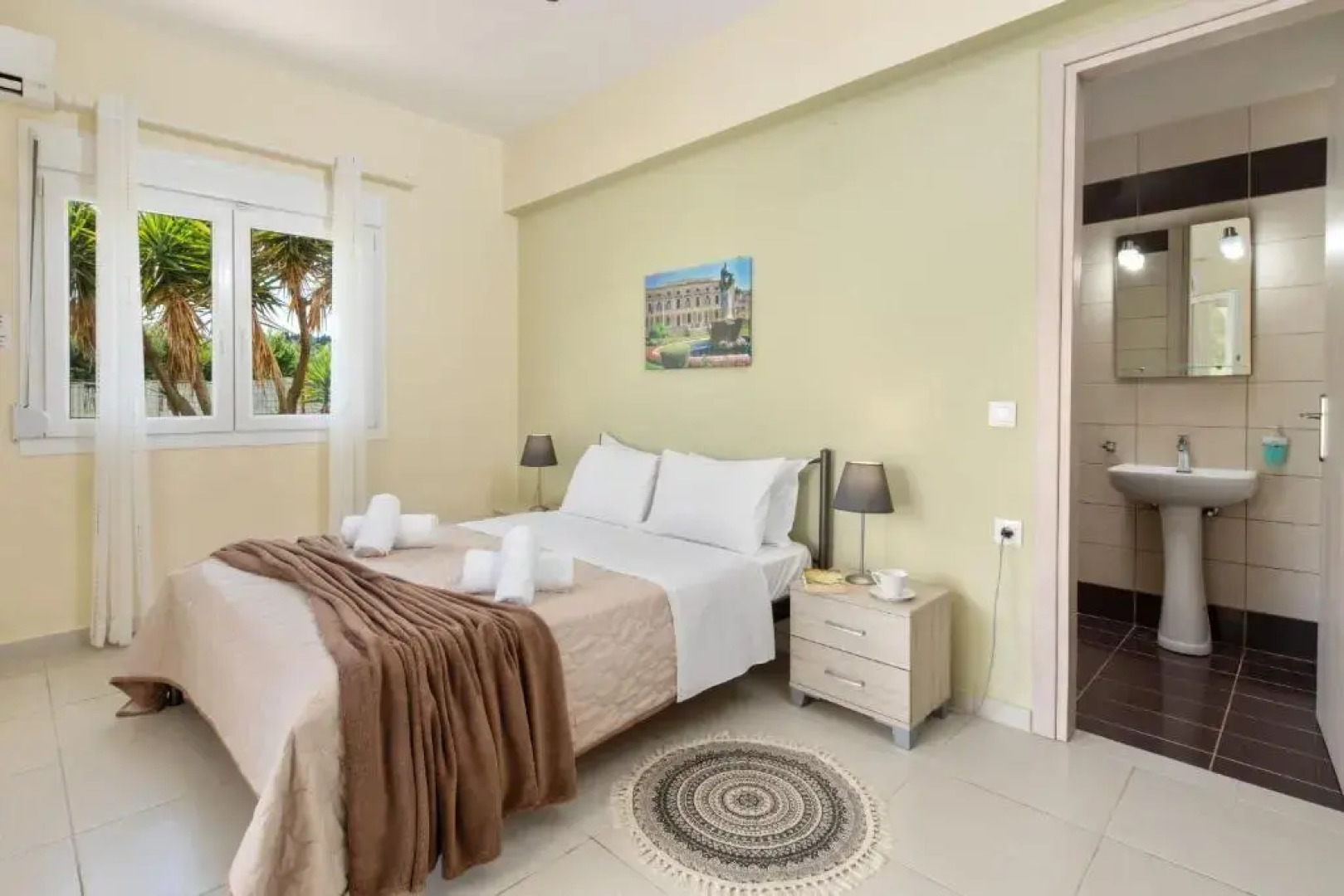 Villa Paradiso: Near beach, superb pool and garden