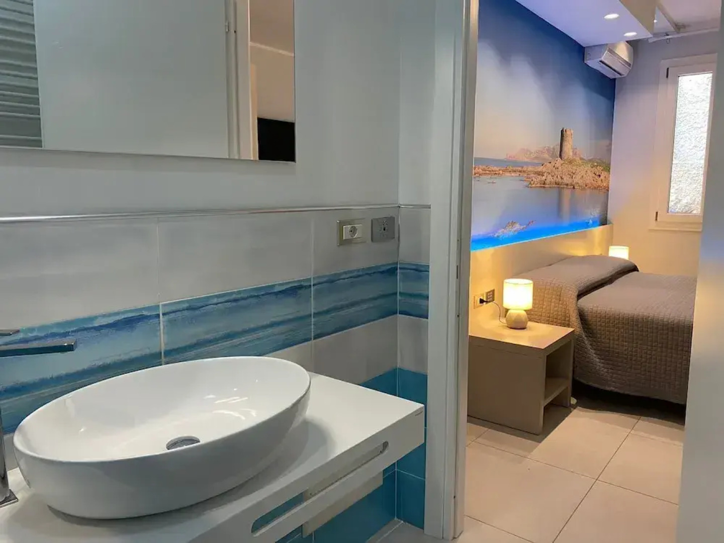 Hotel on the promenade of Stintino