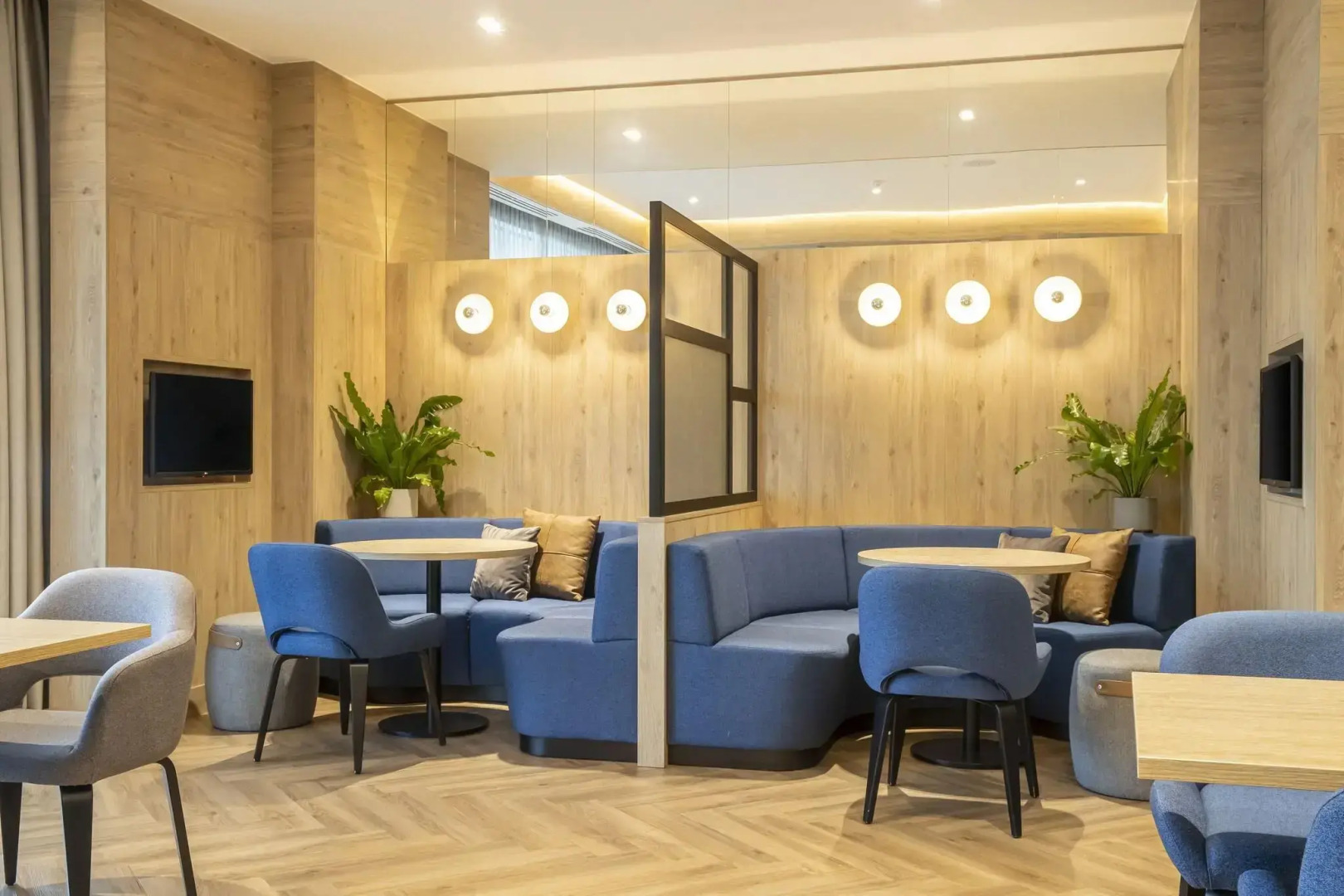 Courtyard by Marriott Inverness Airport