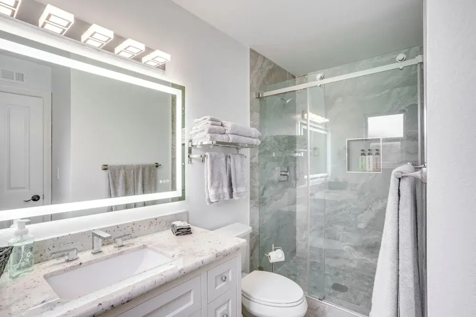 Idyllic Tustin Home w/ Private Patio & Grill