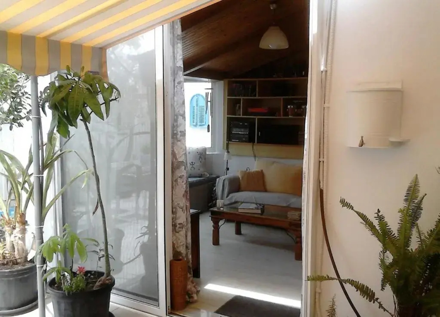 Roof-top garden apartment really well located in Athens