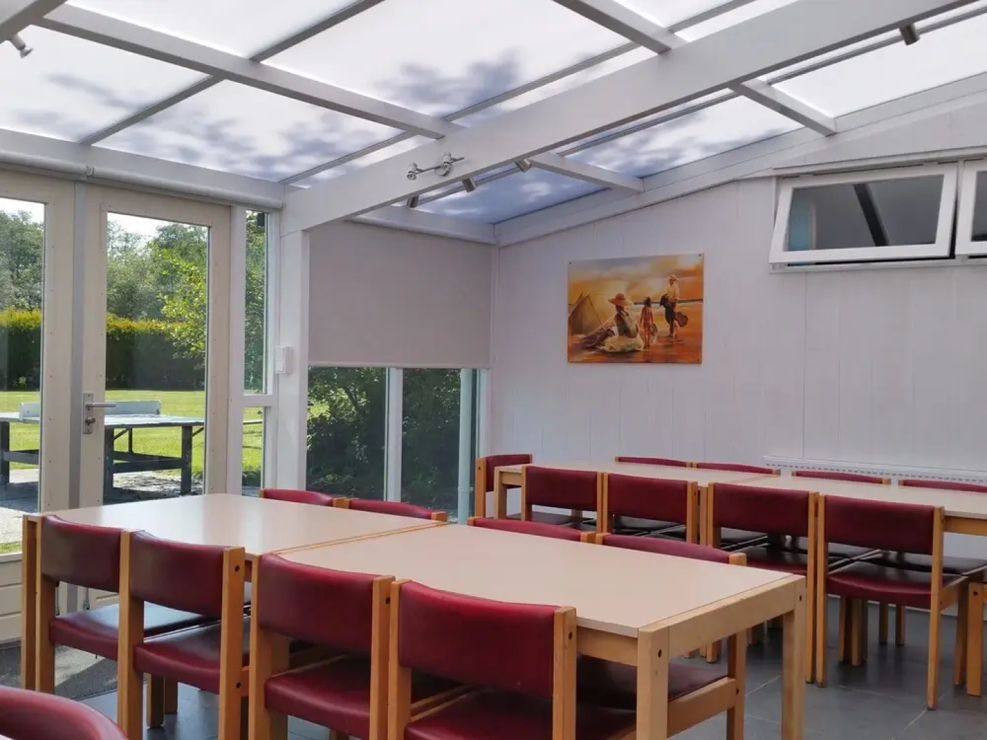 Detached holiday home with extra facilities near the sea