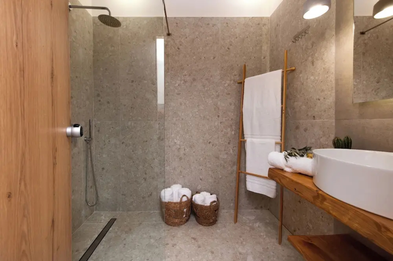 Del Mare Suites
