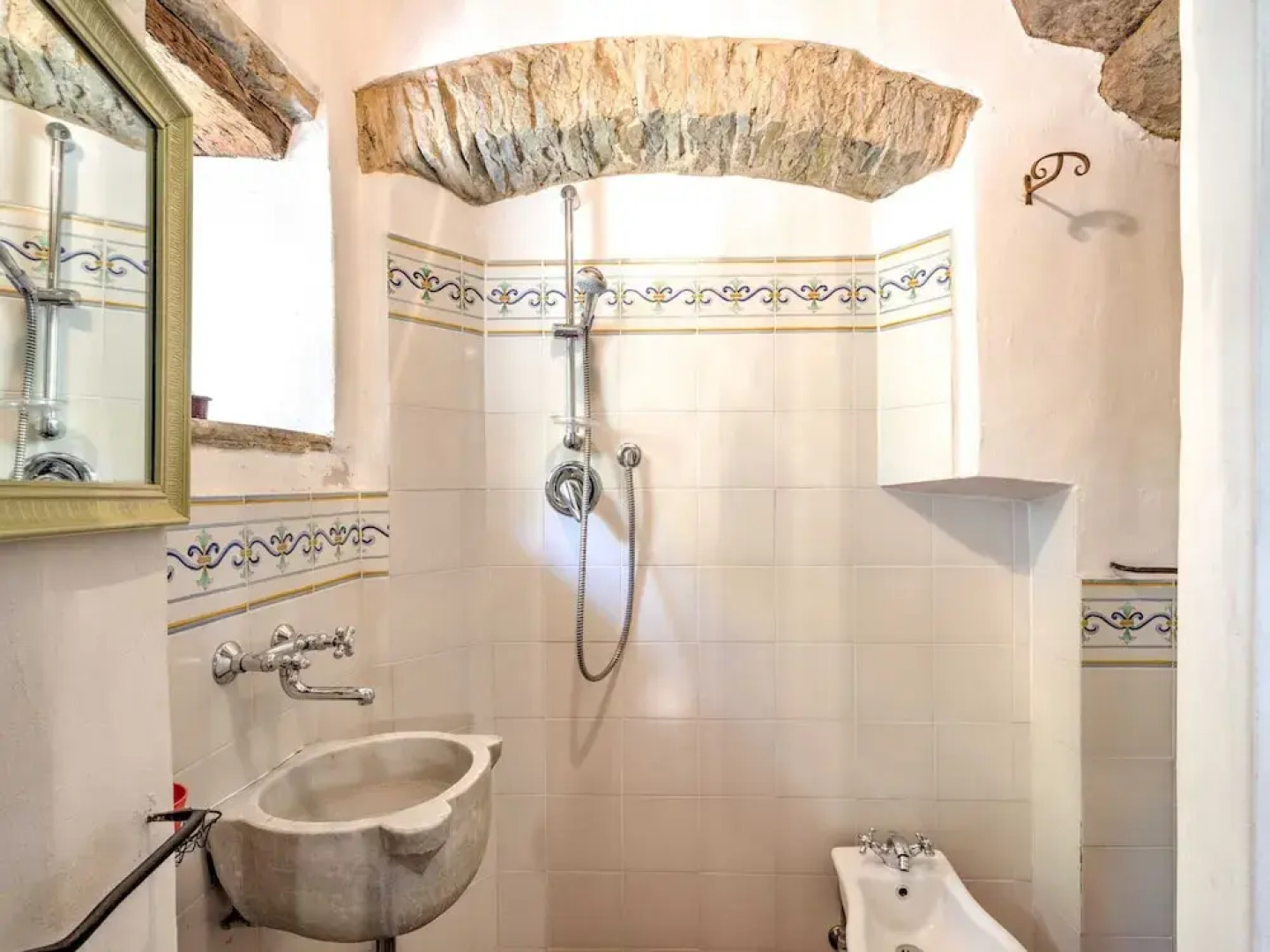 Tuscan Hideaway With Pool