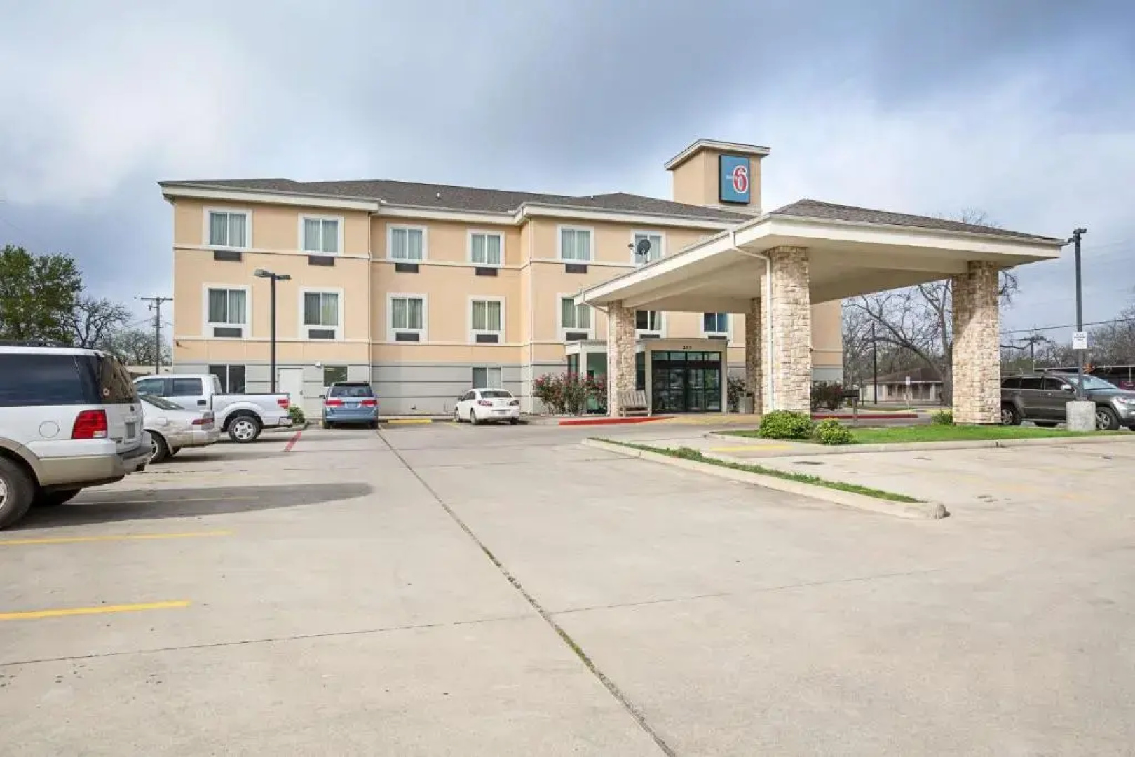 Budget Inn and Suites