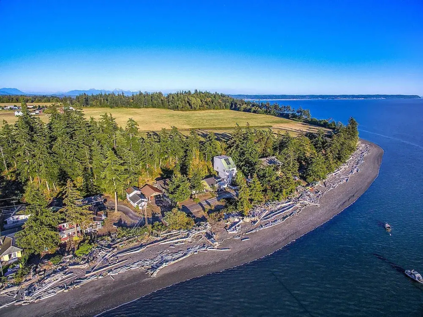 Beach and Blvd Bungalow on Sundin Beach by RedAwning