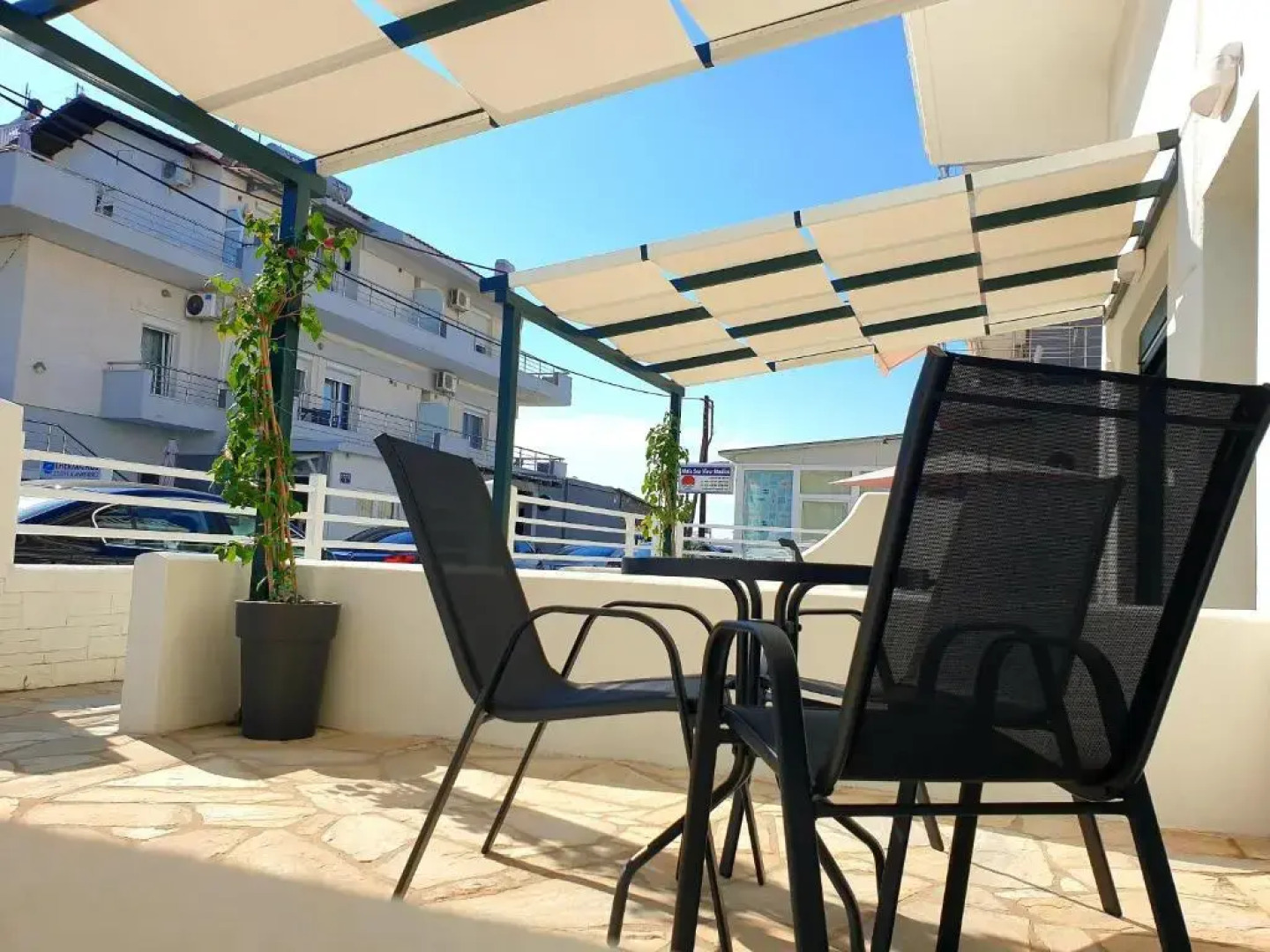 Eantos Studios and Suites