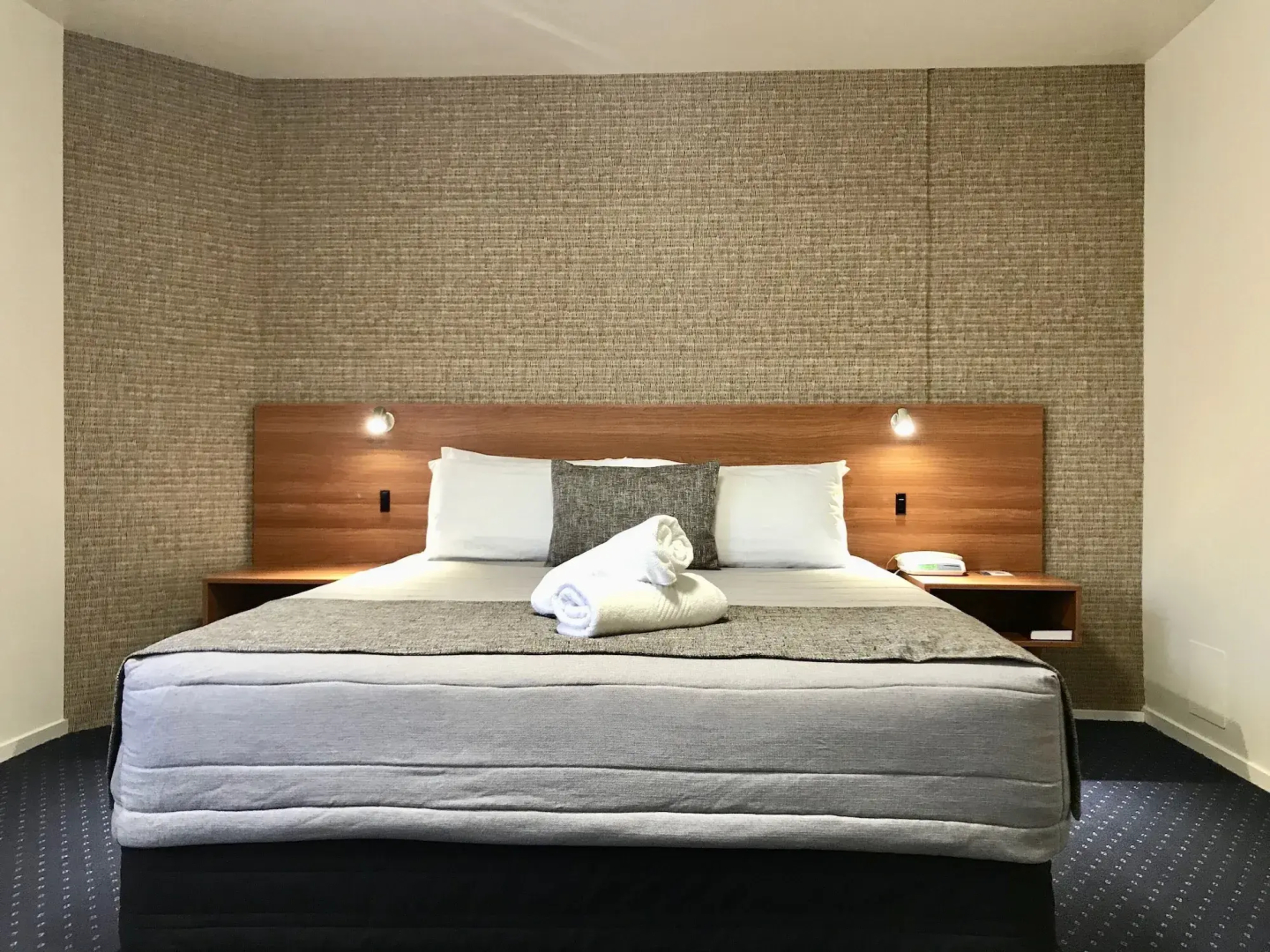 Ventura Inn & Suites Hamilton