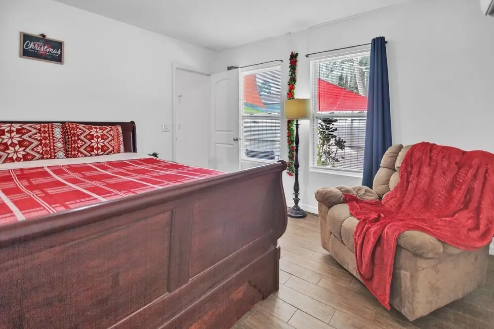 Tampa Tranquility - Chic Retreat 1 Bedroom Condo by Redawning