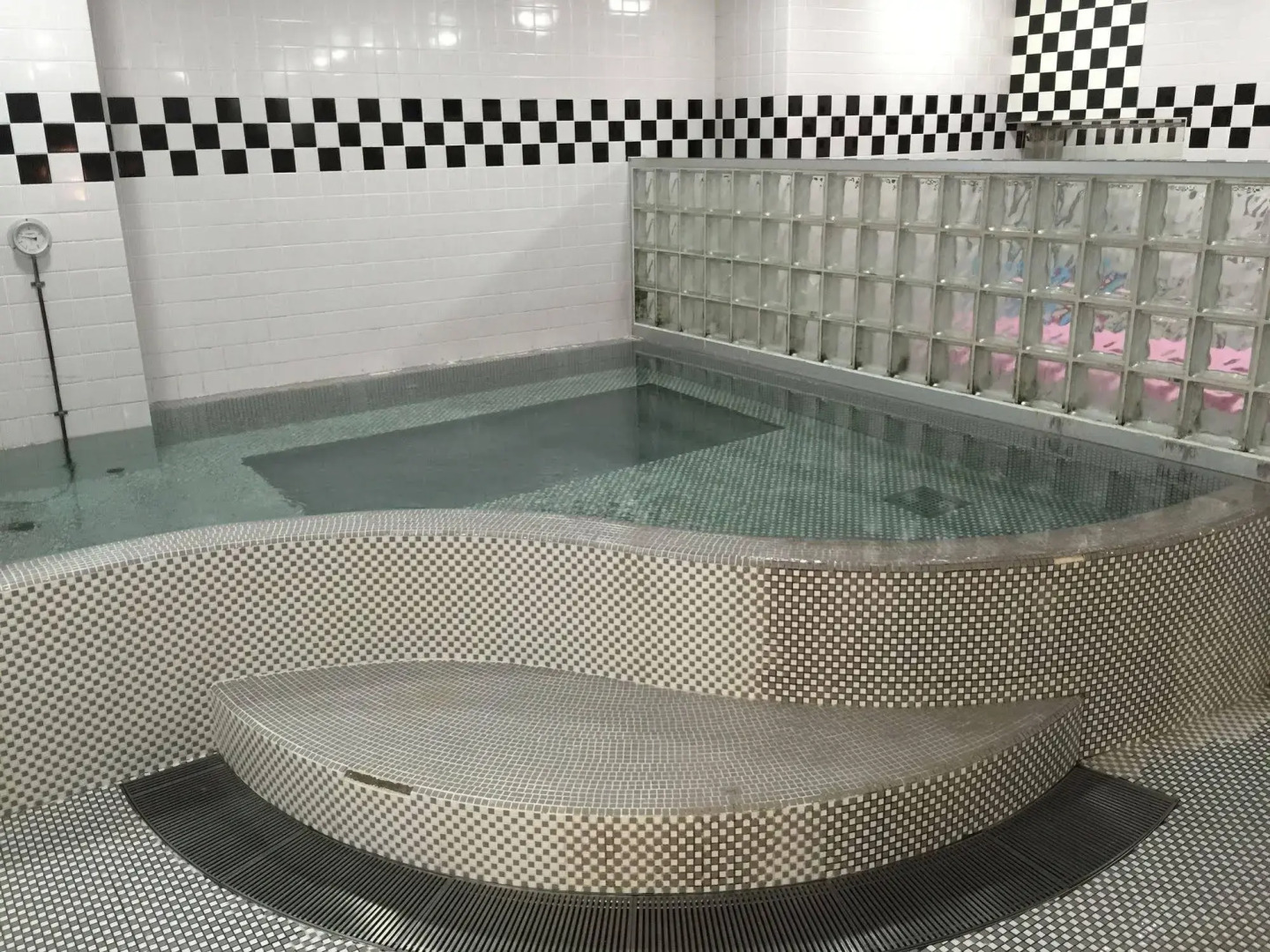 paradise - Caters to Men