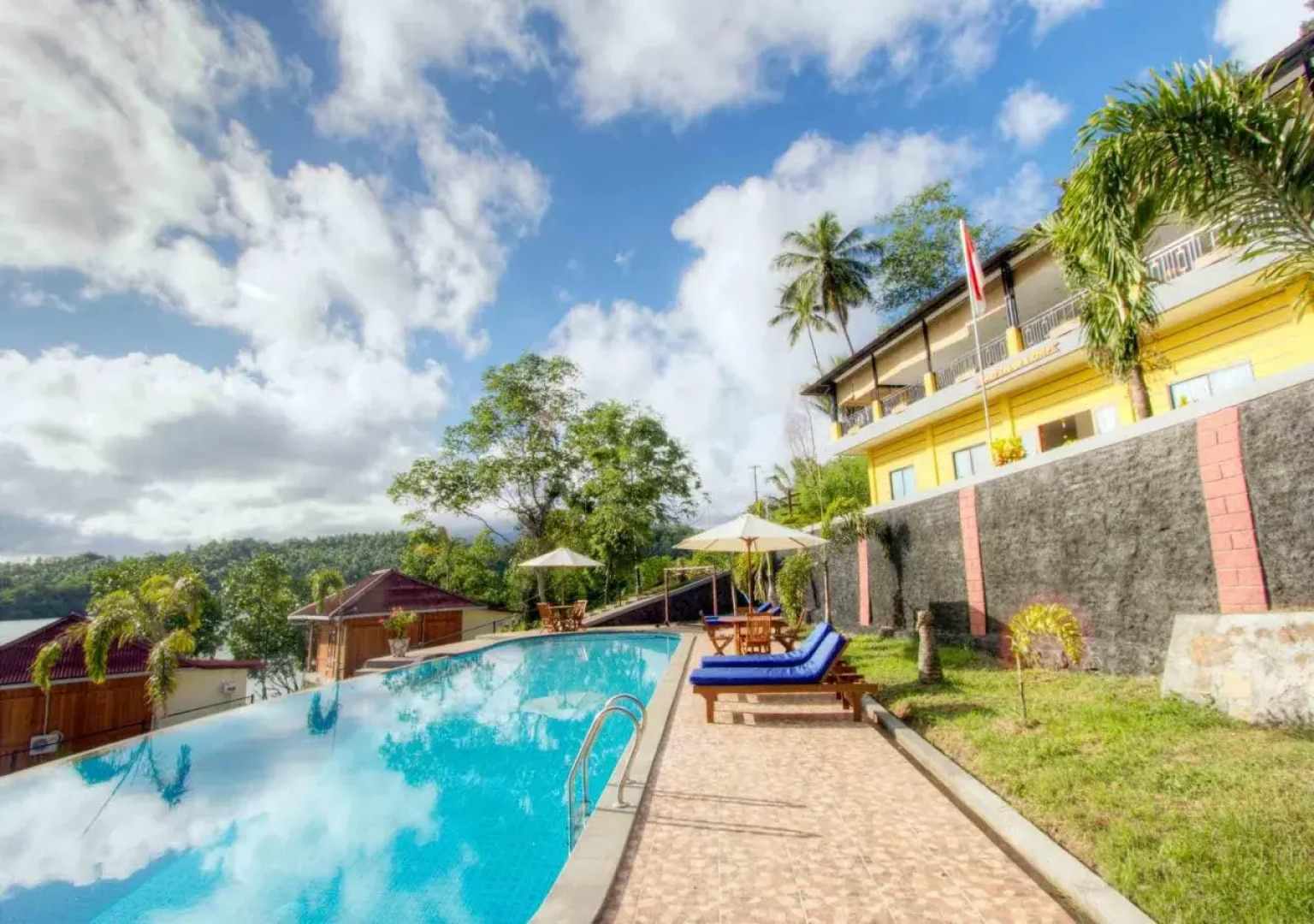 Honey Bay Resort Lembeh