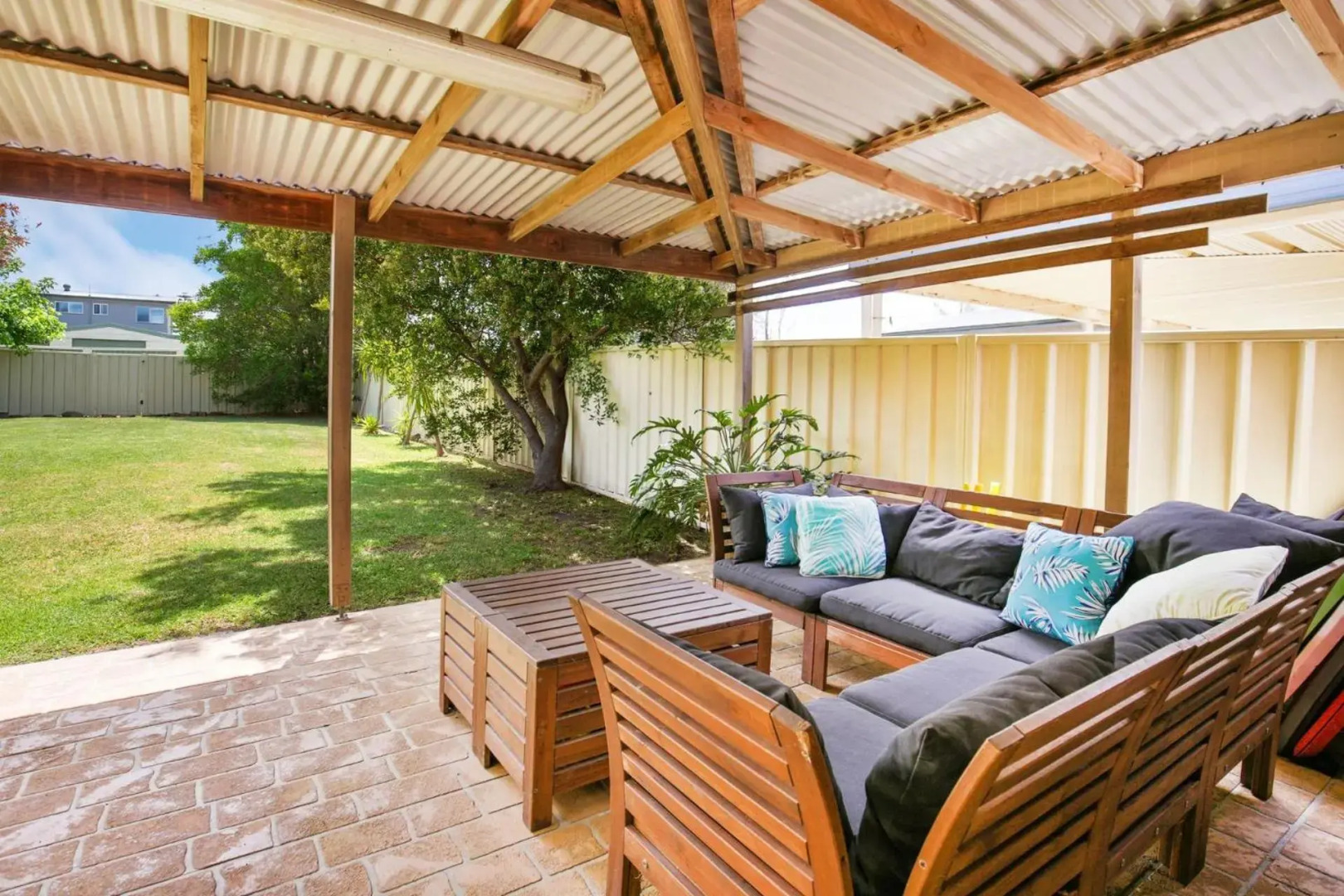 Sunbaker Beach House - 4 Mins to Beach - Pet Friendly with Fire Pit