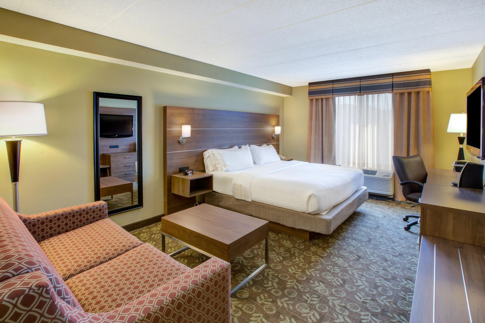 Holiday Inn Express & Suites Fort Wayne by IHG