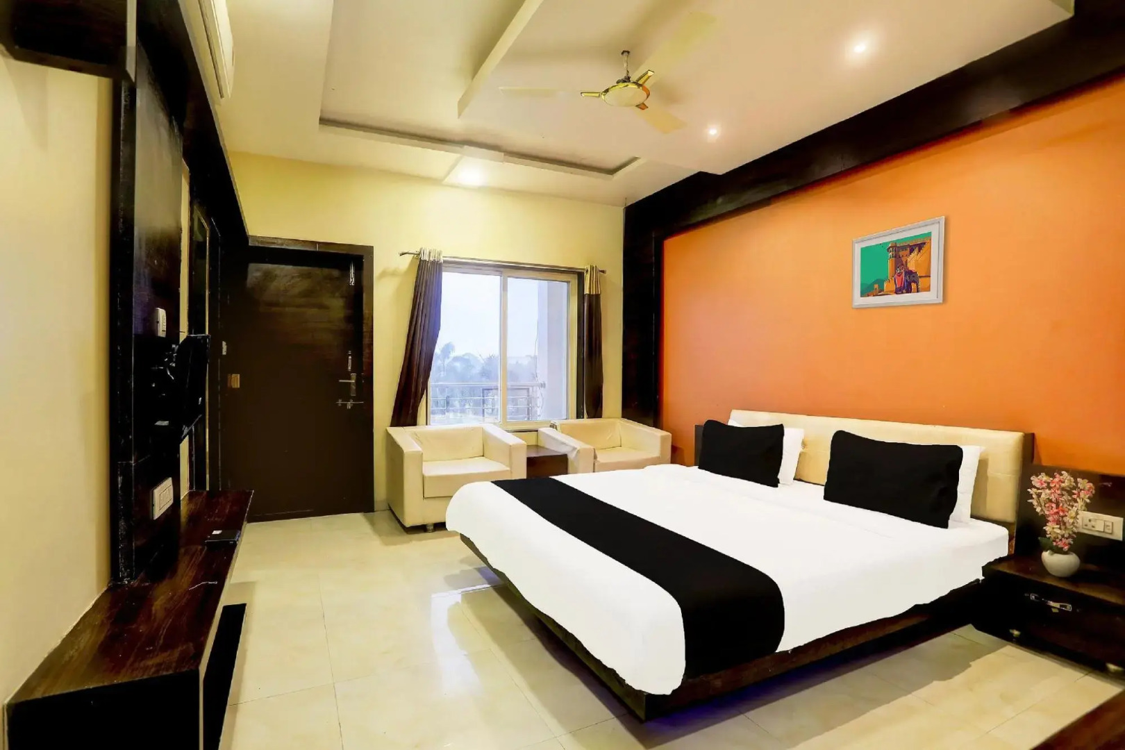 OYO 27960 Hotel Divya Sai Palace