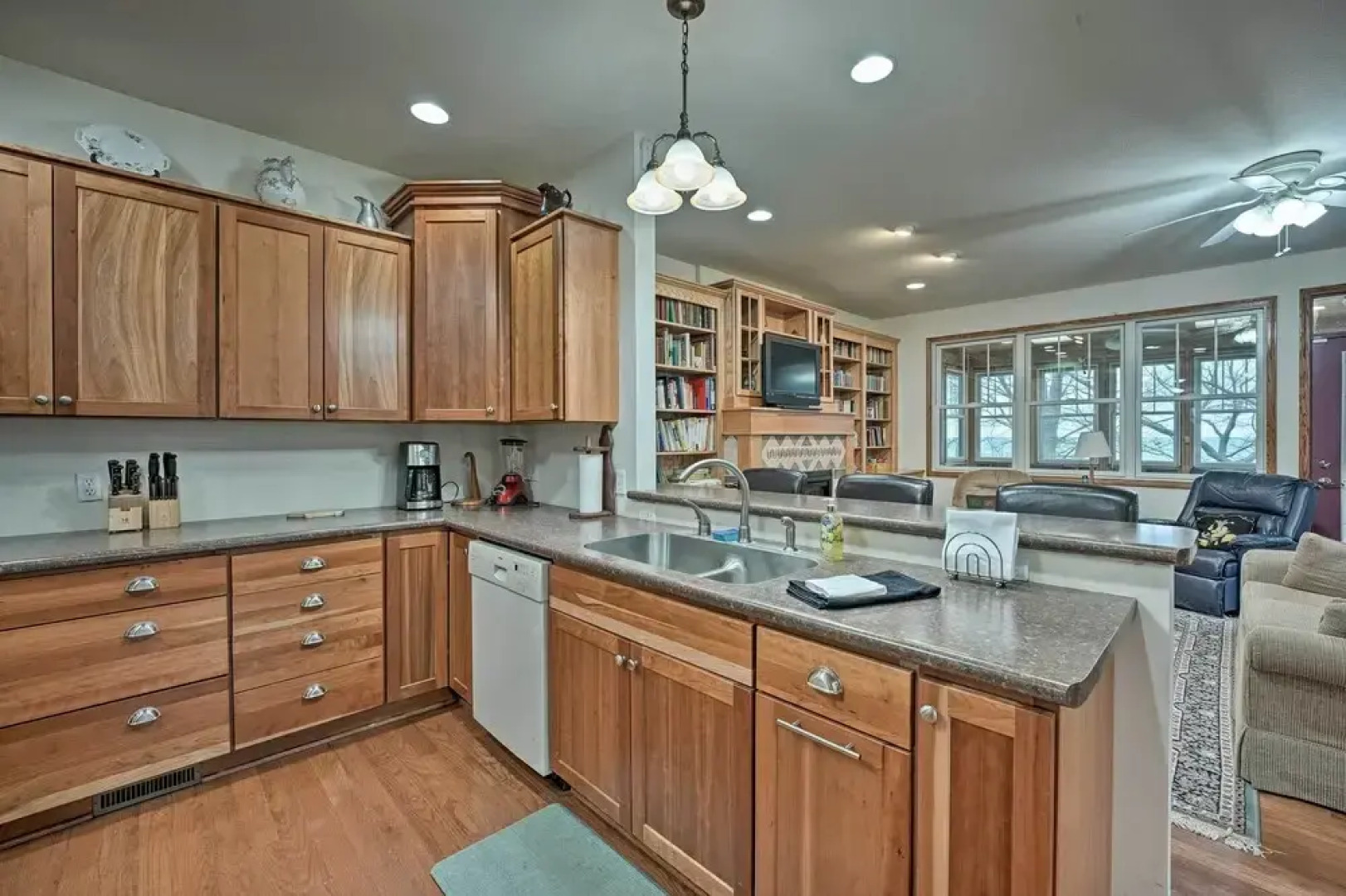 Lake Michigan Waterfront Home: 1 Mile to Downtown!