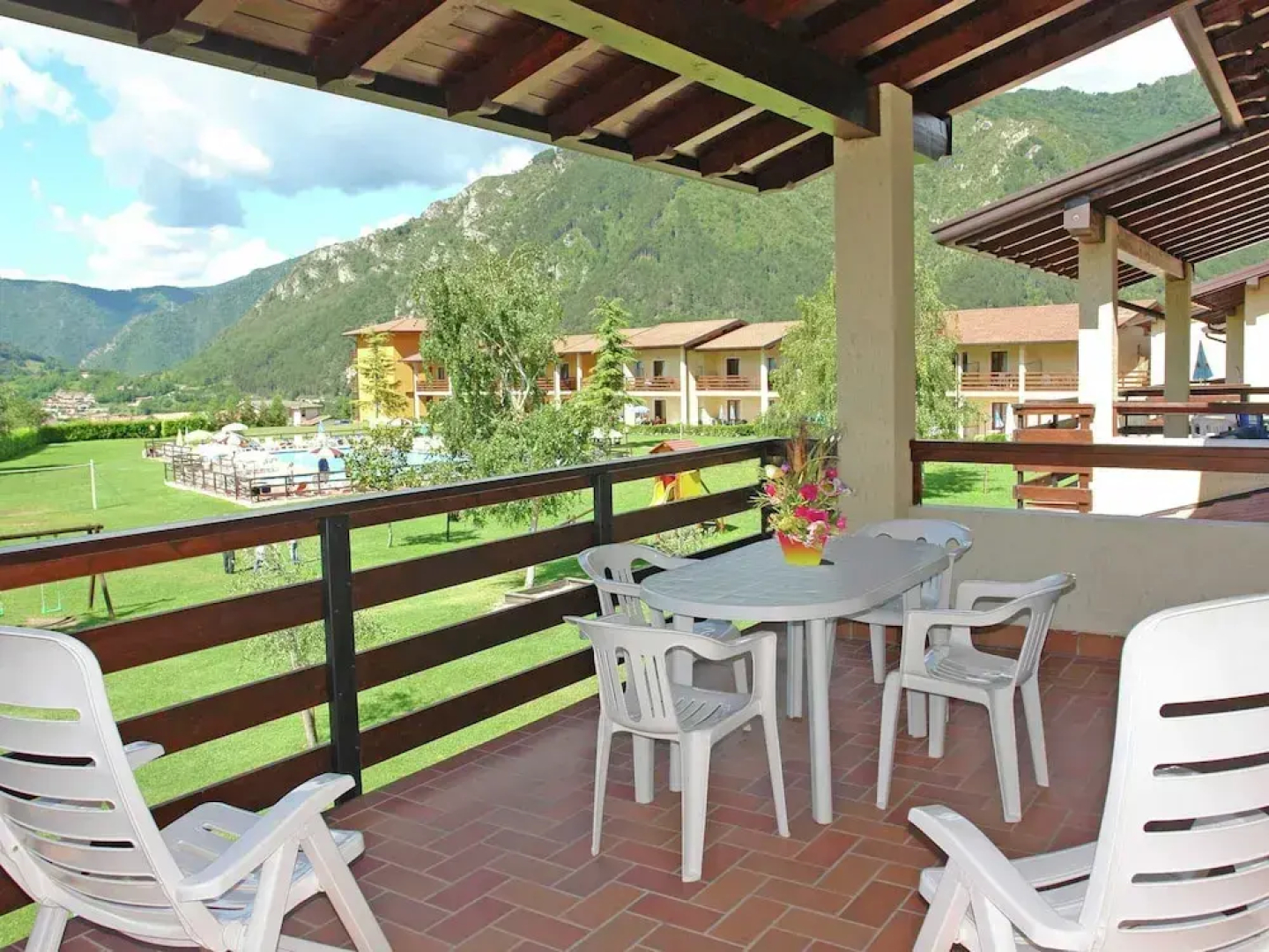 Lake Garda, Beautiful Residence Features Many Facilities