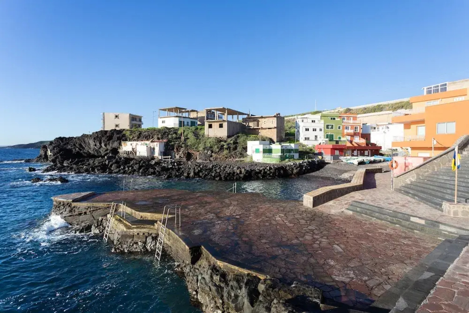 HomeLike Stunning Sea Front House with Wifi