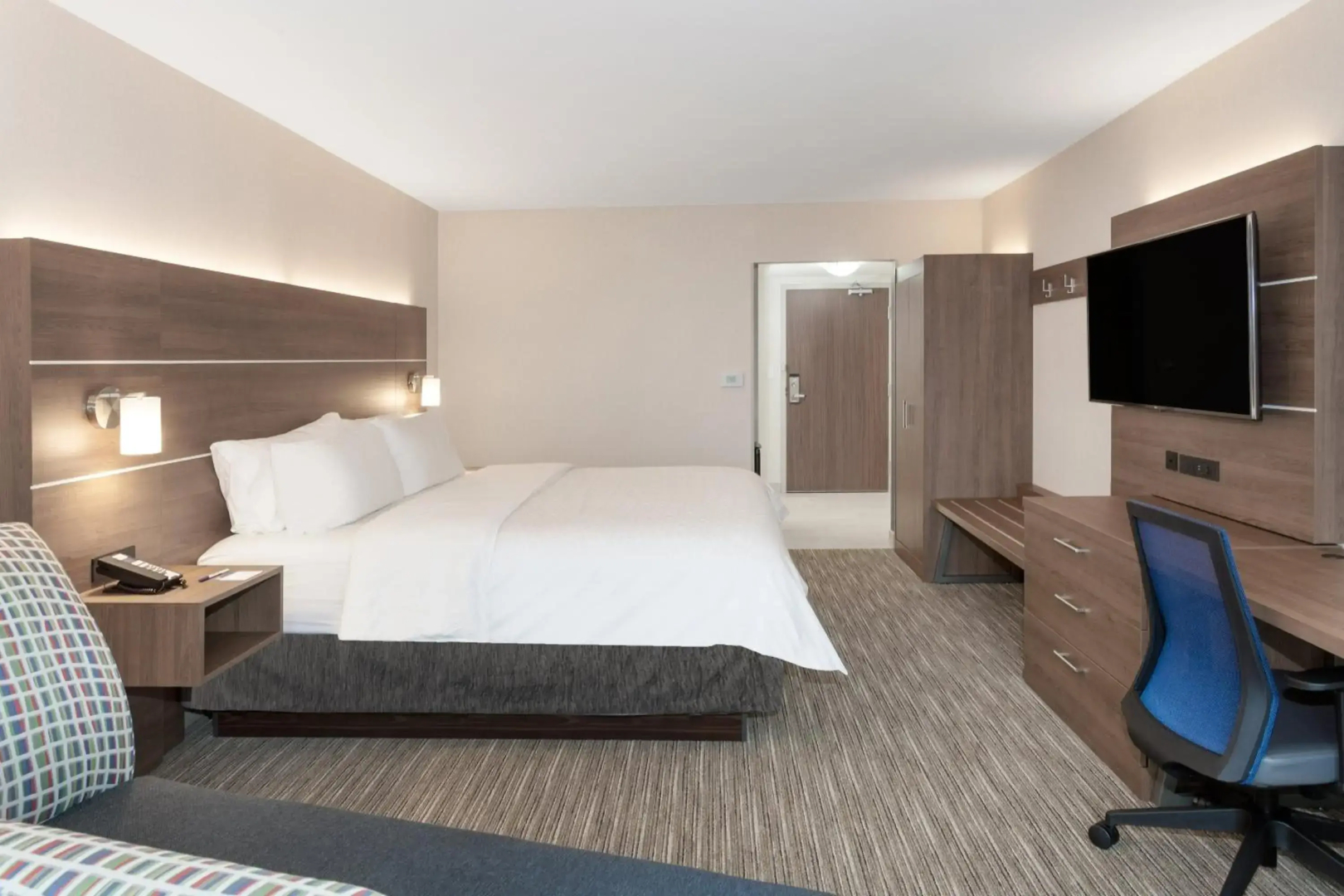 Holiday Inn Express Hotel & Suites Ottawa Airport by IHG