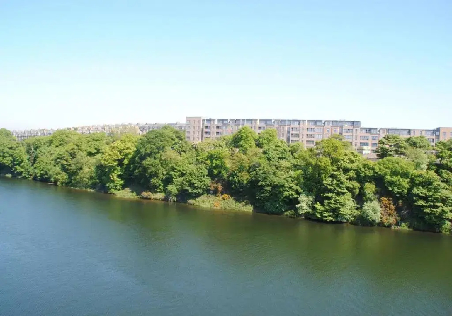 Executive Riverside 3 Bed Apartment