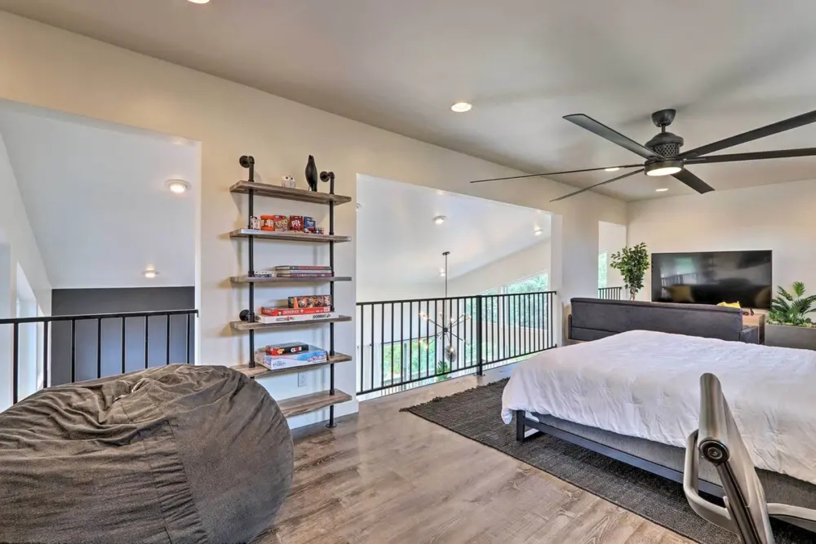 Fire Pit, Deck & Mtn Views: Upscale Pine Cabin!