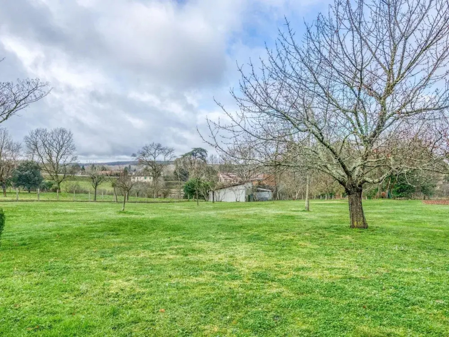 Accommodation With Pool and Large Garden Between Bergerac and Sarlat