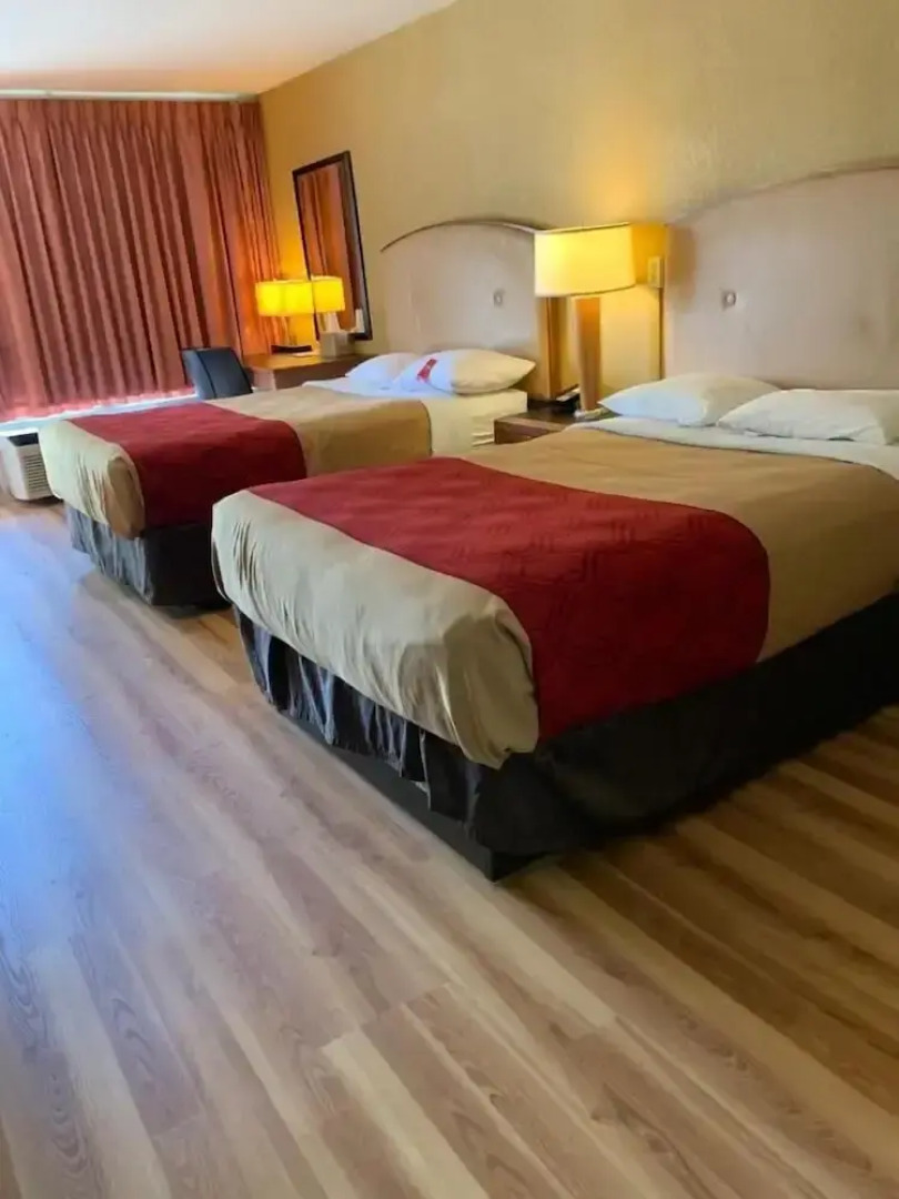 Inn by the Lake Gilbertsville Hotel