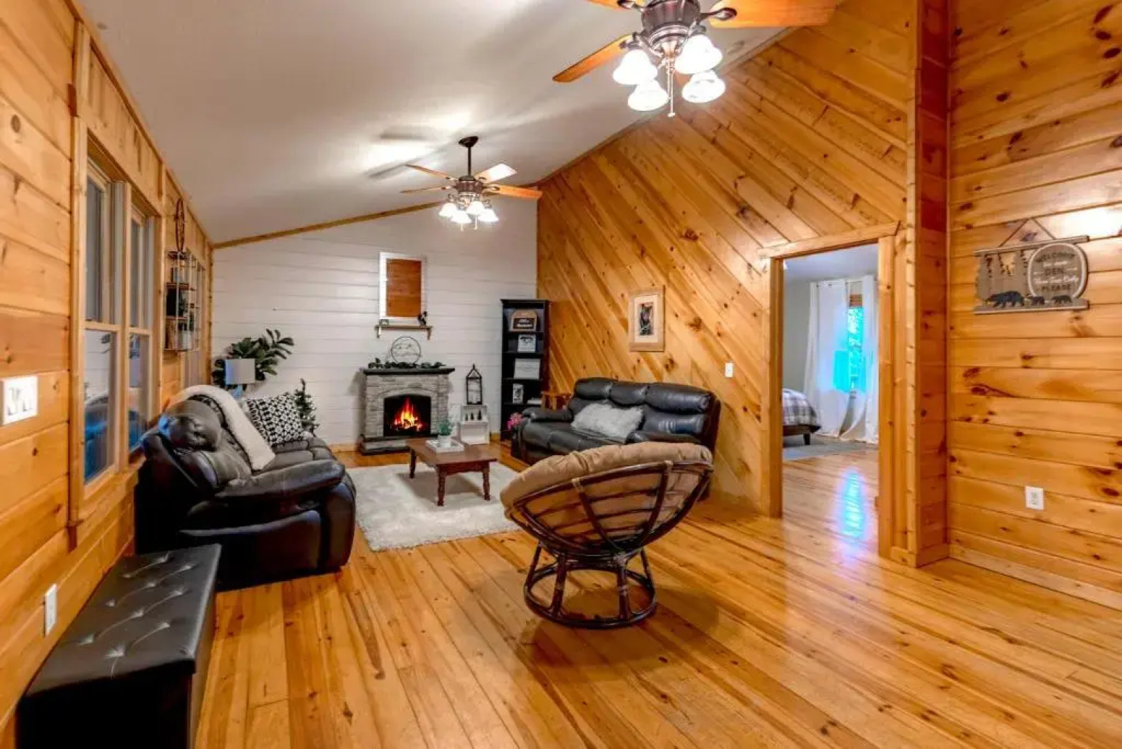 FAMILY FRIENDLY, Hot Tub, Fire pit, Pool Table, 2 Acres