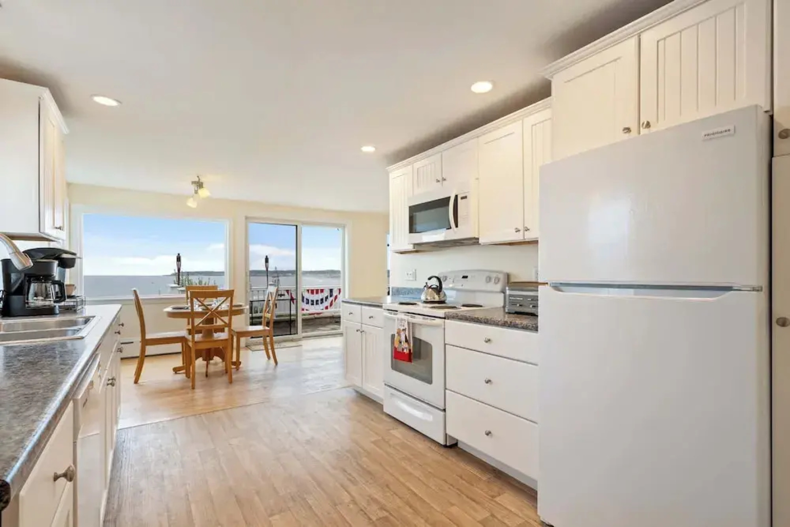 Oceanfront Ping Pong 1 Min Walk to Beach Pets Welcome