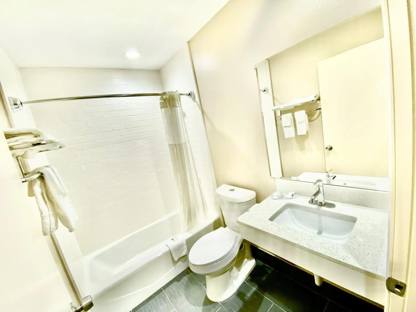 Red Roof Inn & Suites Euless - DFW Airport Southwest